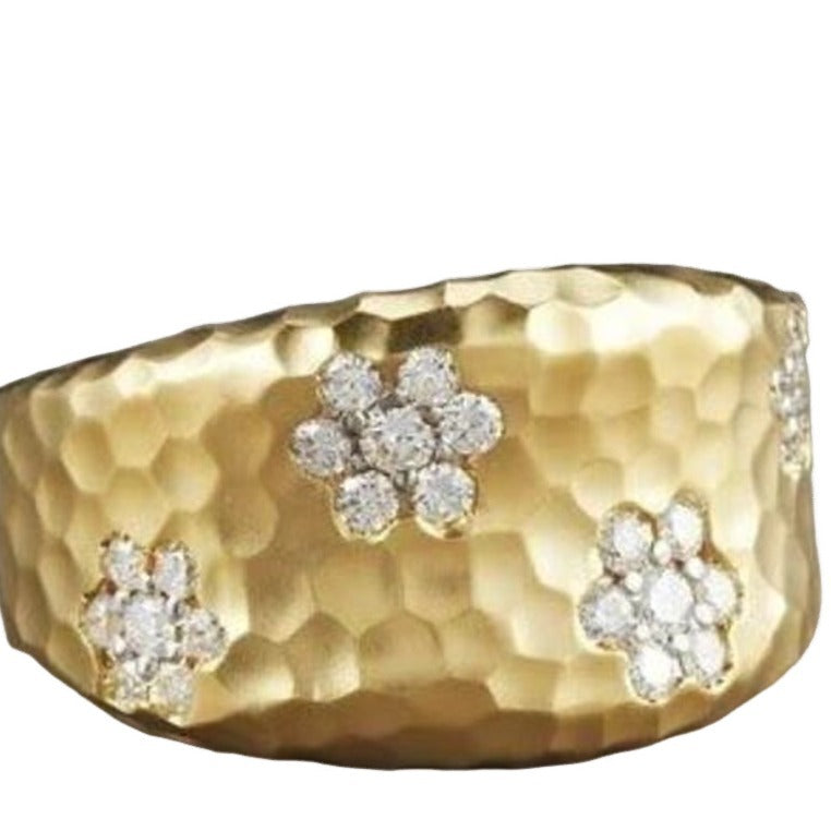 Kaunis Koru ainutlaatuisella tyylillä