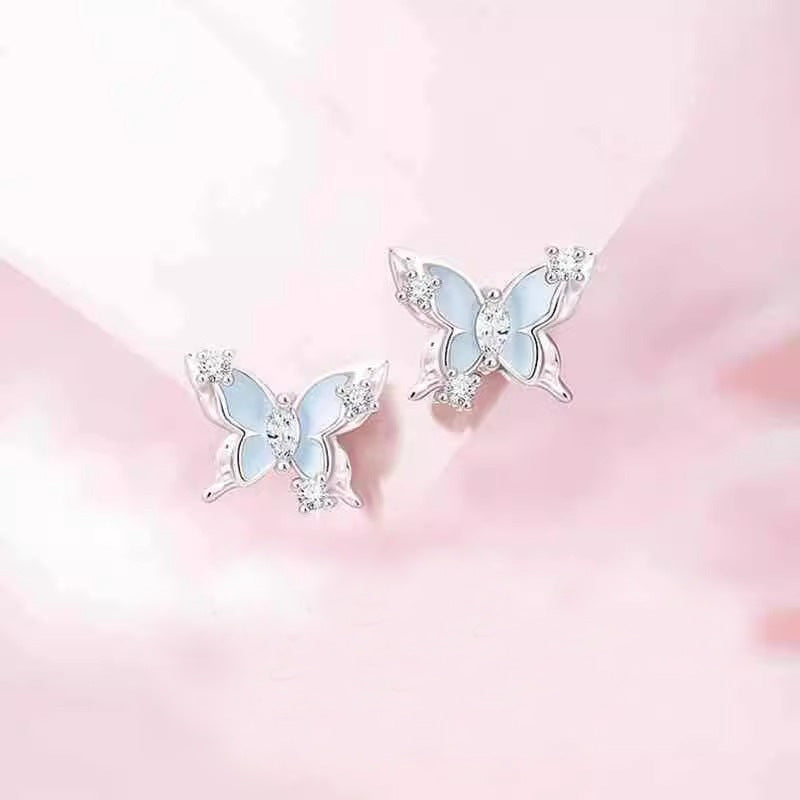 Kaunis Korvarengas ainutlaatuisella tyylillä