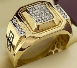 Romanttinen Kulta Sormus erityisiin hetkiin