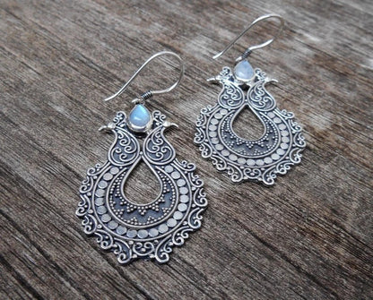 Klassinen Korvarengas ajattomalla viehätyksellä