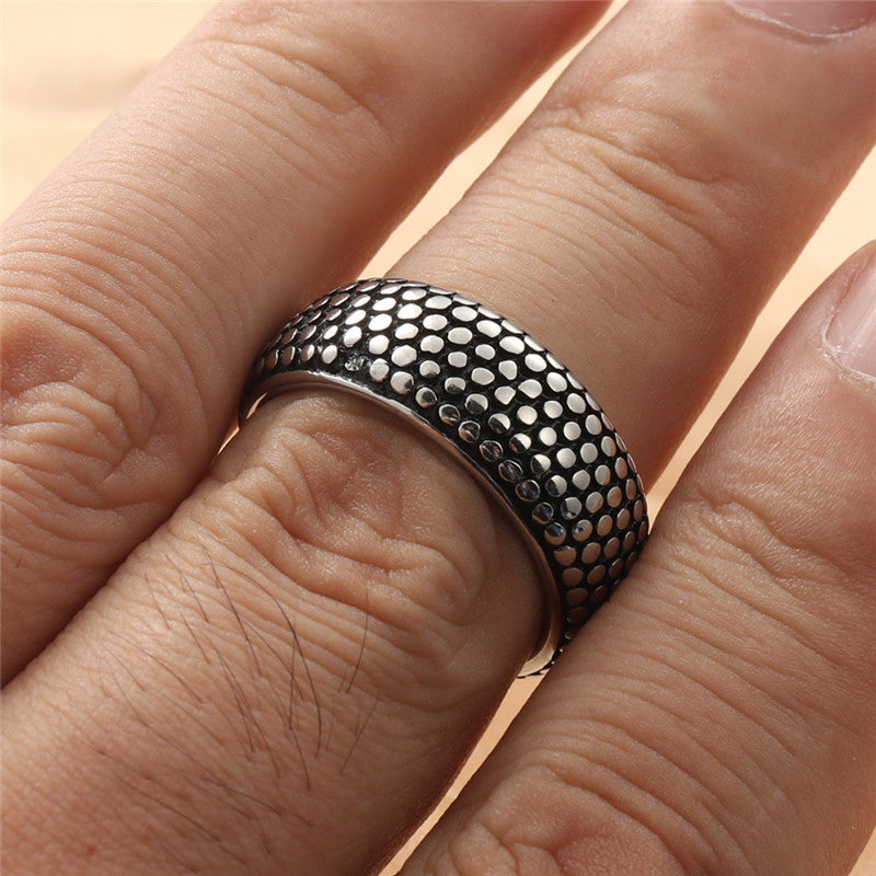 Klassinen Sormus ajattomalla viehätyksellä