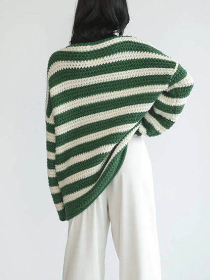 Well Tailored Sweater with a Graceful Silhouette