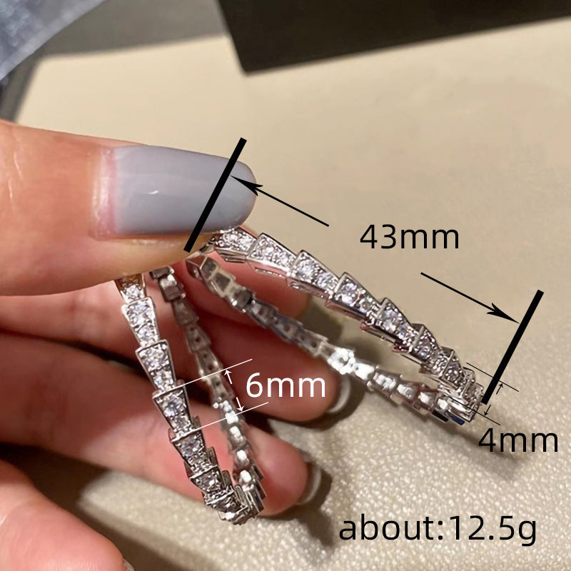 Klassinen Korvarengas ajattomalla viehätyksellä