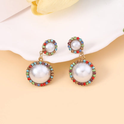 Klassinen Helmi Korvarengas ajattomalla viehätyksellä