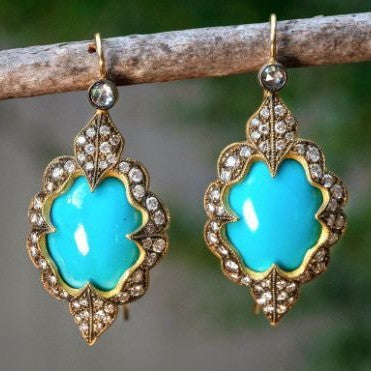 Klassinen Korvarengas ajattomalla viehätyksellä