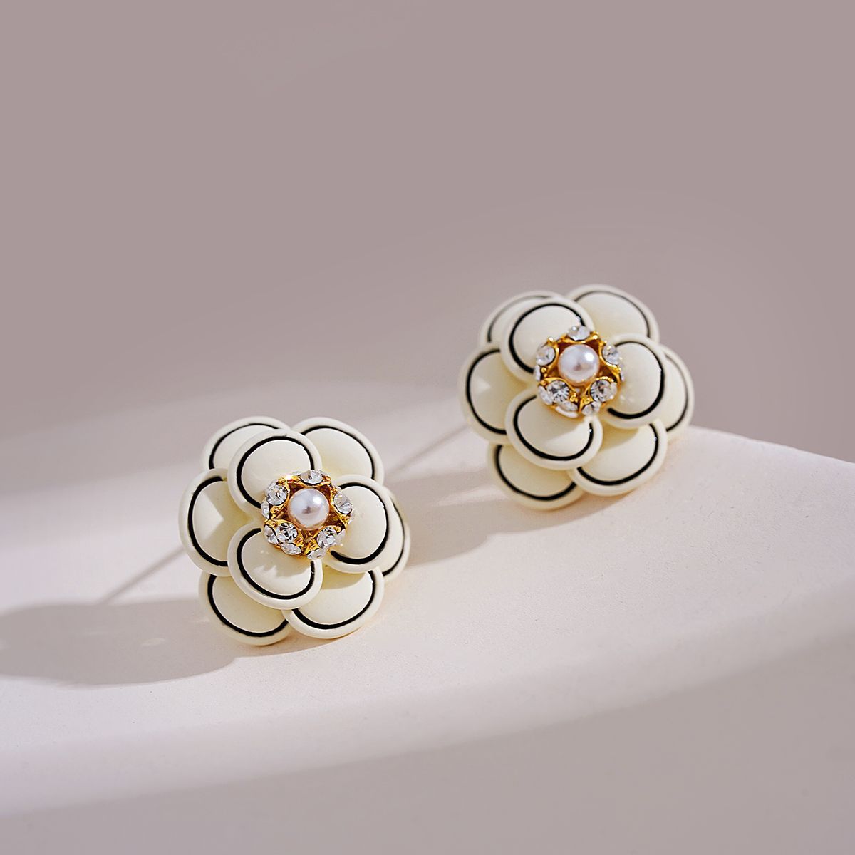 Elegantti Korvarengas jokaiseen tilaisuuteen