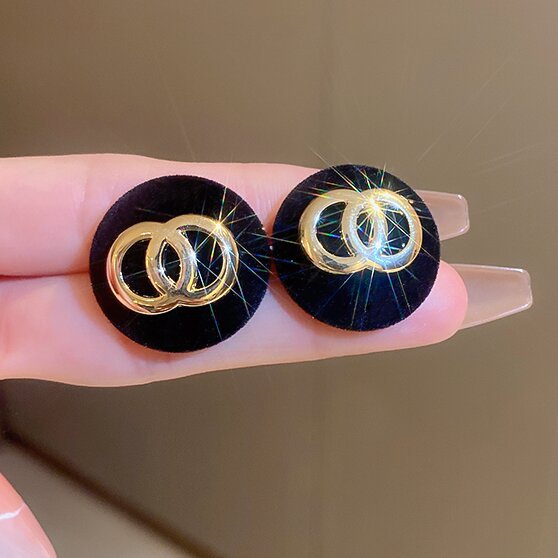 Klassinen Korvarengas ajattomalla viehätyksellä