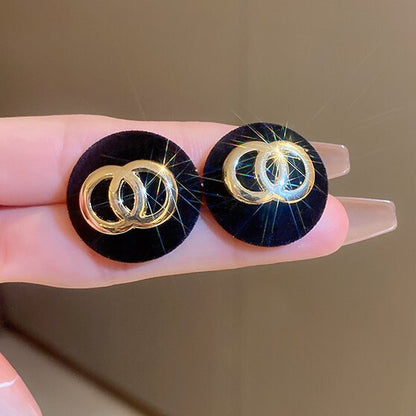 Klassinen Korvarengas ajattomalla viehätyksellä