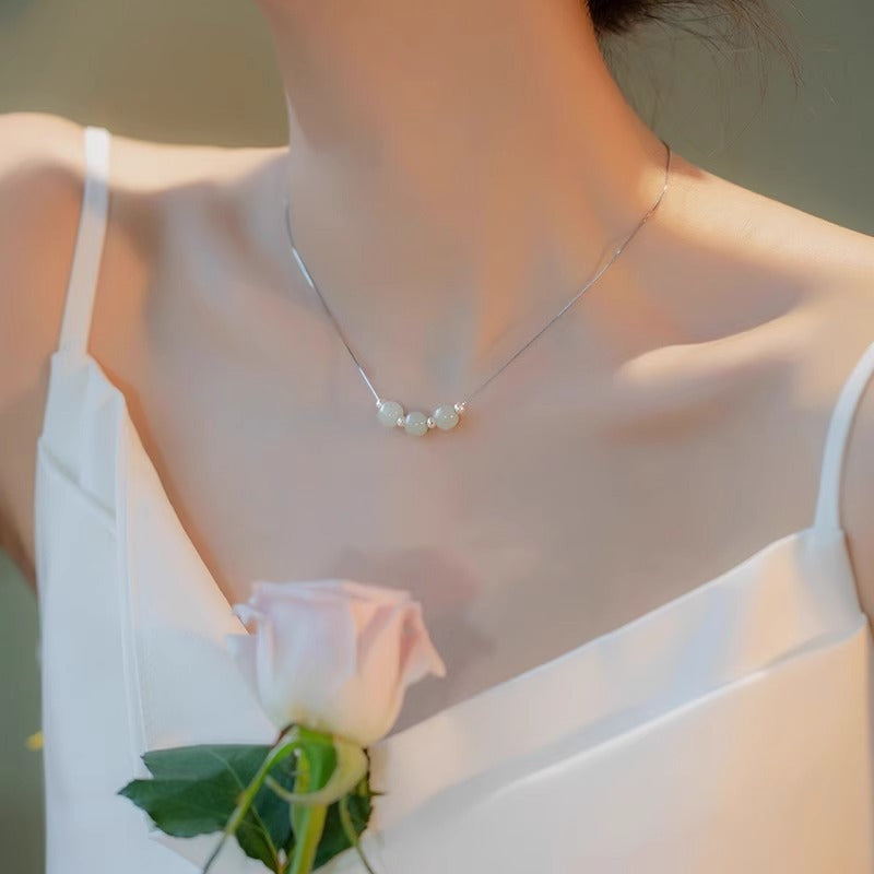 Klassinen Kaulakoru ajattomalla viehätyksellä