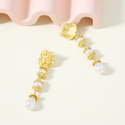 Kaunis Helmi Korvarengas ainutlaatuisella tyylillä