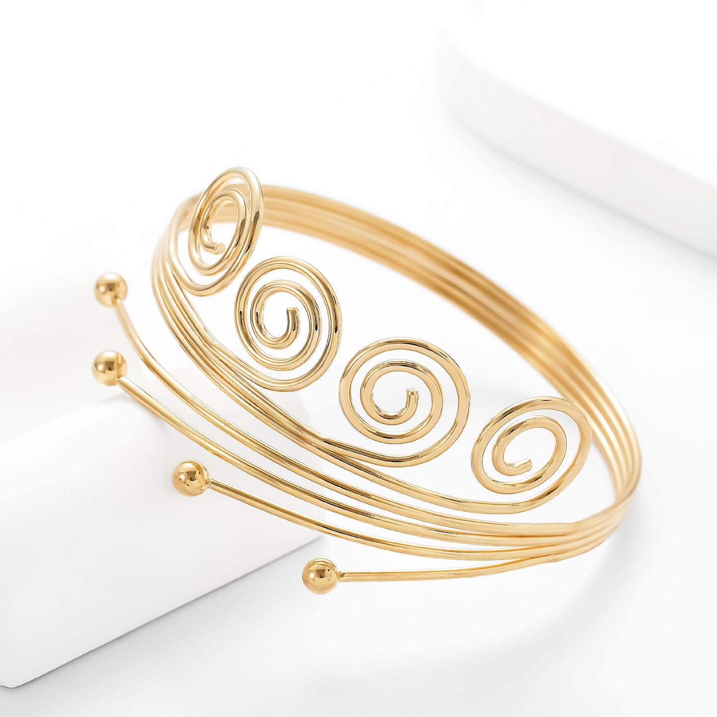 Kaunis Rannekoru ainutlaatuisella tyylillä