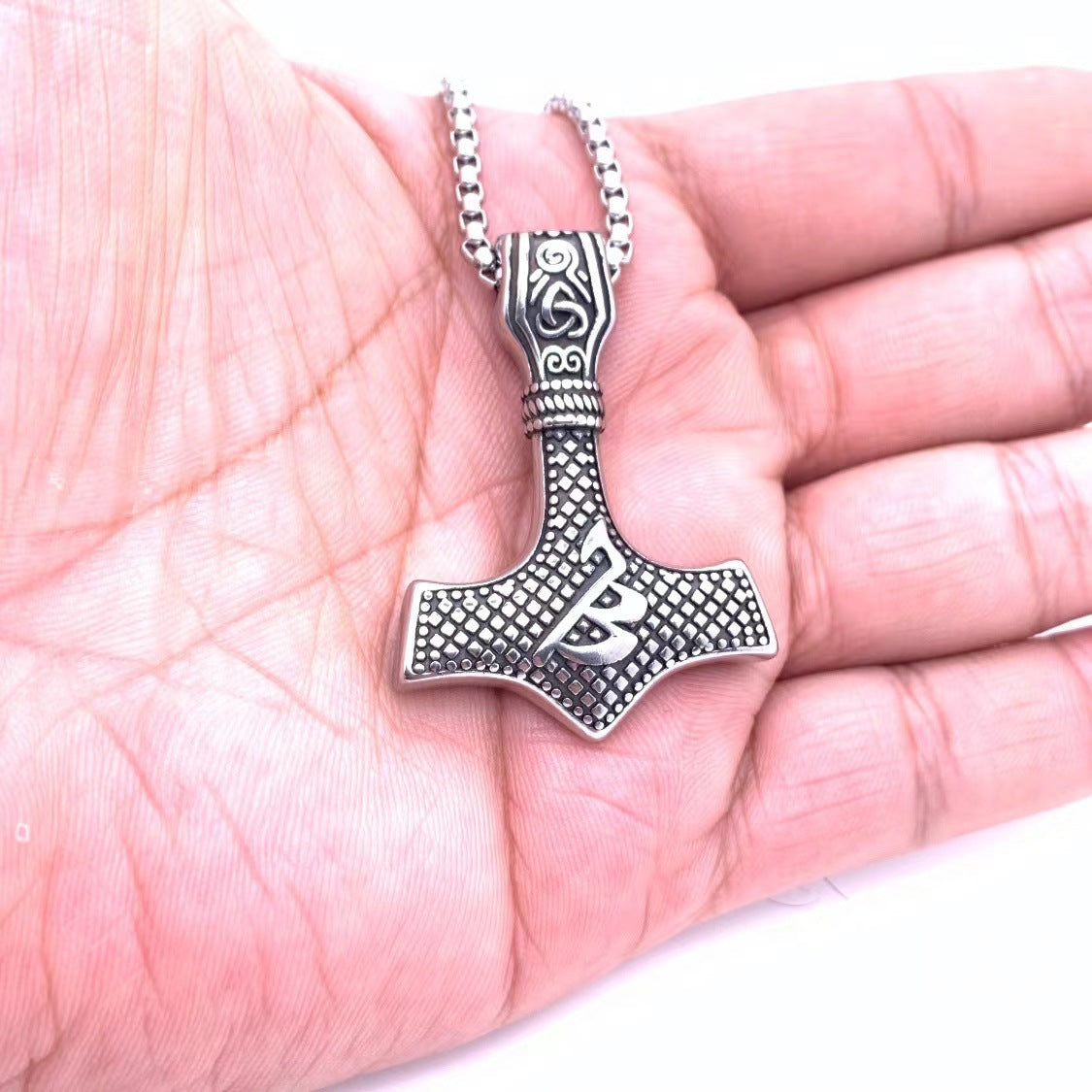 Herkkä käsityö Riipus