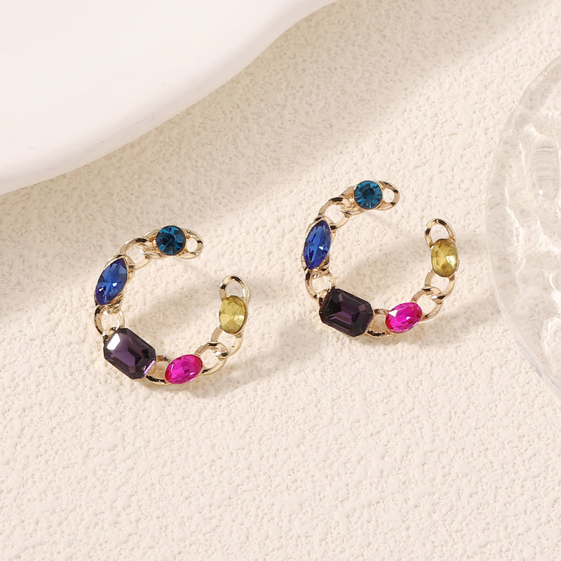 Kaunis Korvarengas ainutlaatuisella tyylillä