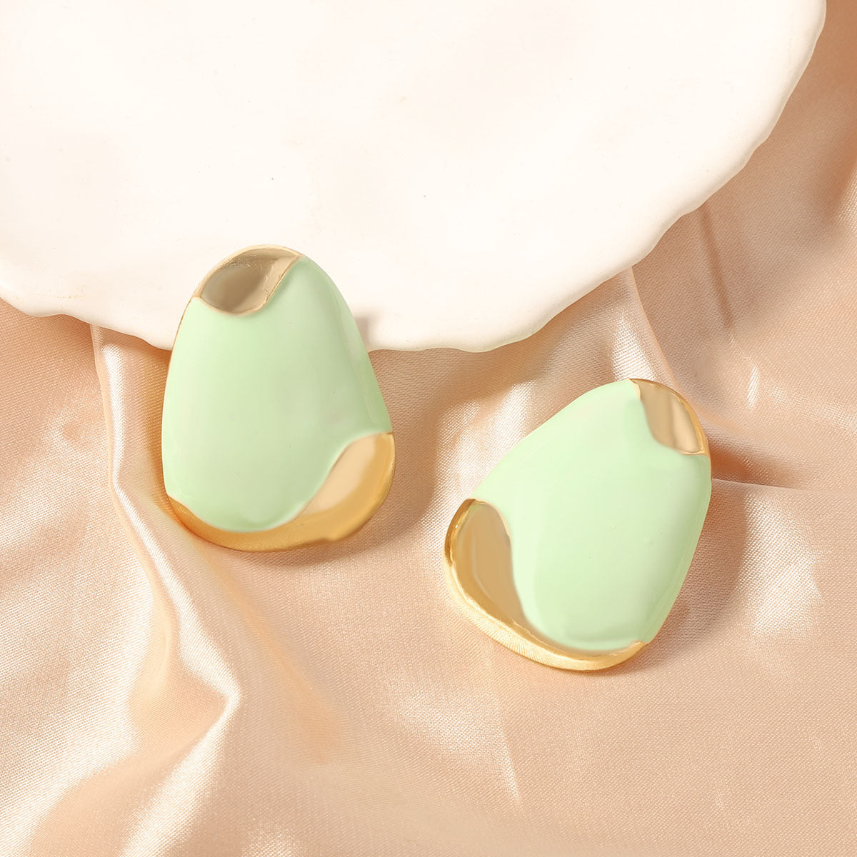 Käsintehty vintage Korvarengas