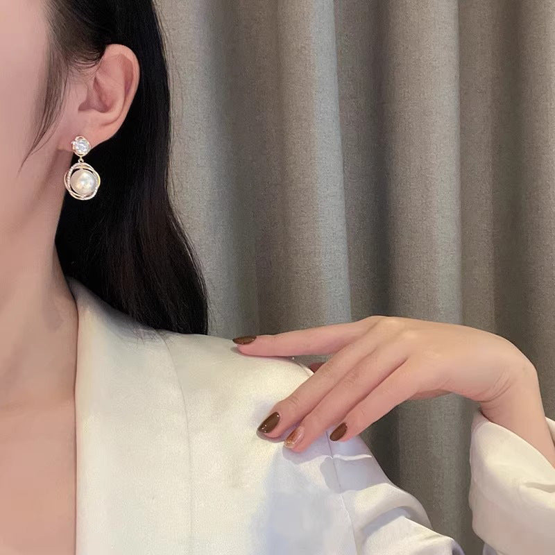 Hurmaava Helmi Korvarengas jokaiseen tilaisuuteen