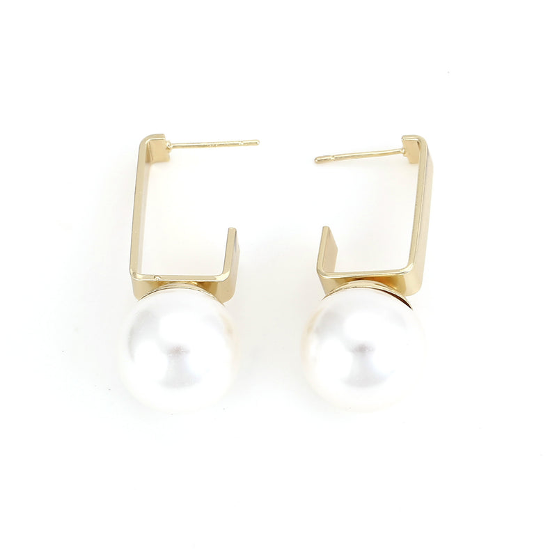 Hurmaava Helmi Korvarengas jokaiseen tilaisuuteen