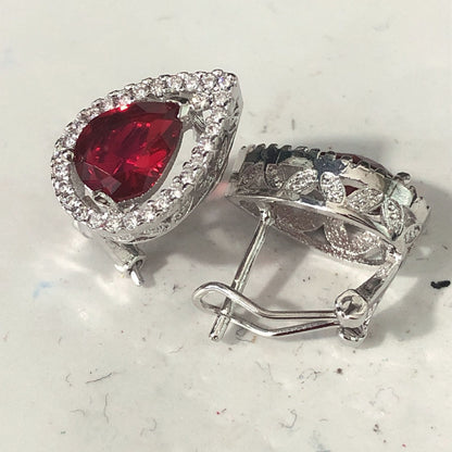 Kaunis Korvarengas ainutlaatuisella tyylillä