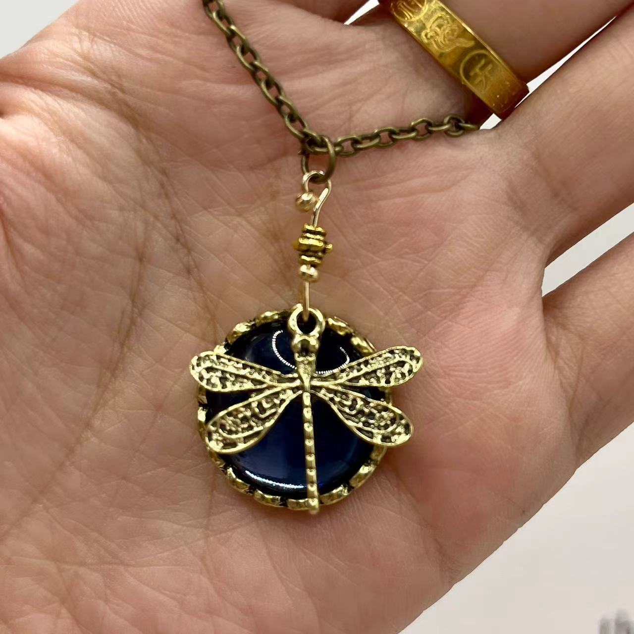 Klassinen Kaulakoru ajattomalla viehätyksellä