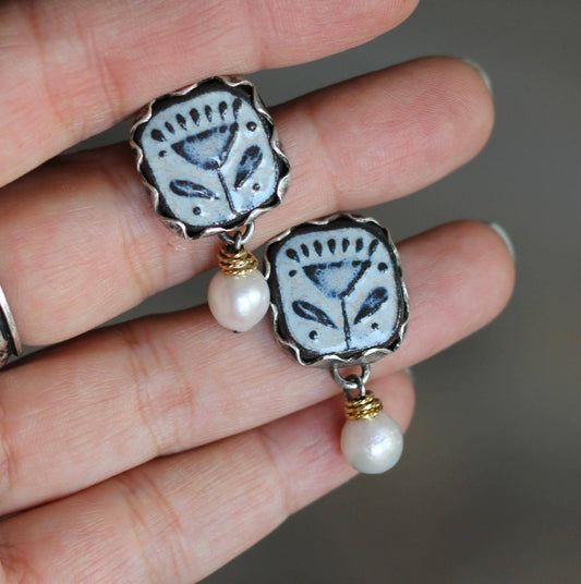 Kaunis Helmi Korvarengas ainutlaatuisella tyylillä