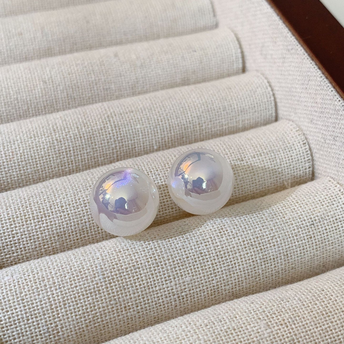 Hurmaava Helmi Korvarengas jokaiseen tilaisuuteen