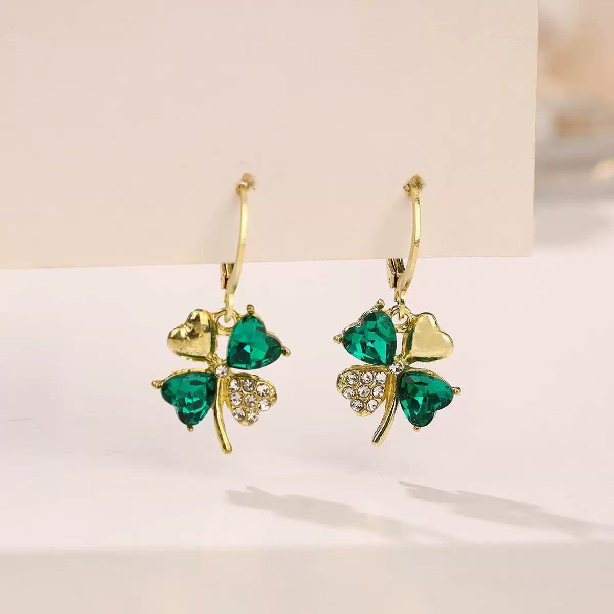 Hurmaava Sormus jokaiseen tilaisuuteen