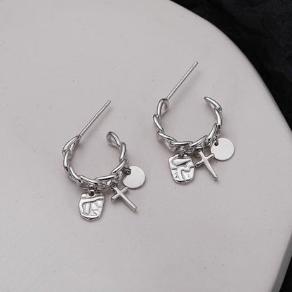 Kaunis Korvarengas ainutlaatuisella tyylillä