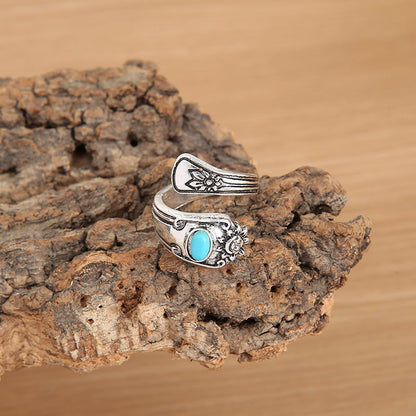 Klassinen Sormus ajattomalla viehätyksellä