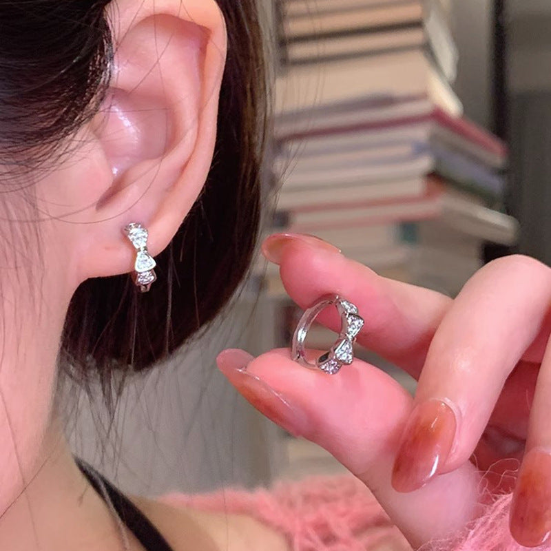 Kaunis Korvarengas ainutlaatuisella tyylillä