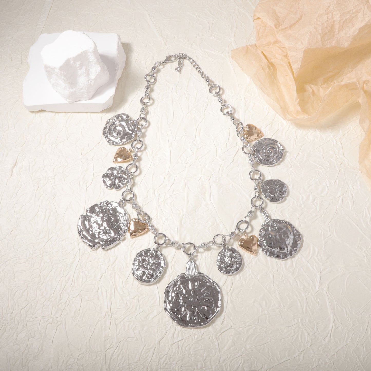 Herkkä käsityö Kaulakoru