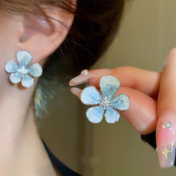 Elegantti Korvarengas jokaiseen tilaisuuteen