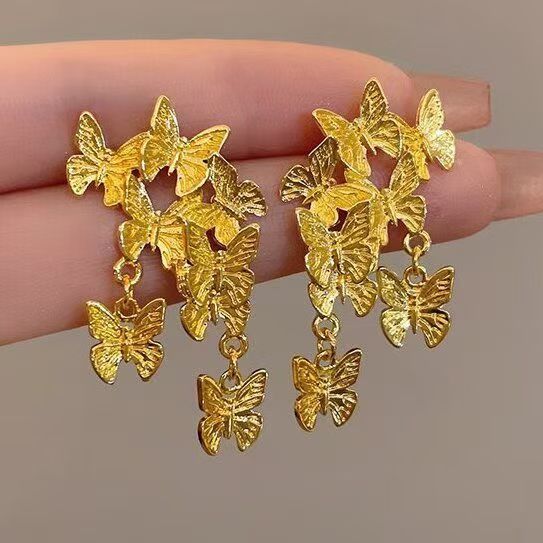 Kaunis Kulta Korvarengas ainutlaatuisella tyylillä