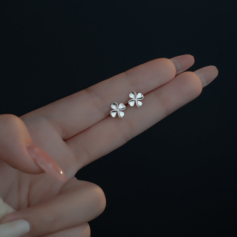 Kaunis Korvarengas ainutlaatuisella tyylillä