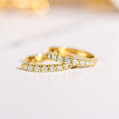 Kaunis Korvarengas ainutlaatuisella tyylillä