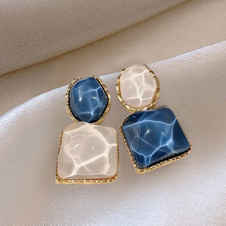 Klassinen Korvarengas ajattomalla viehätyksellä