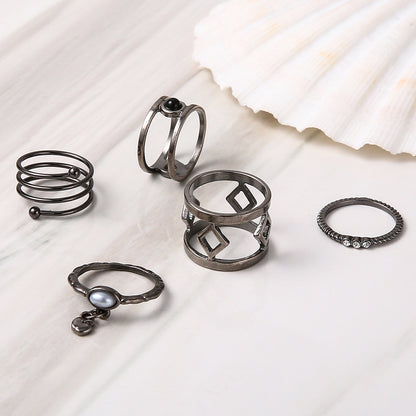 Klassinen Sormus ajattomalla viehätyksellä