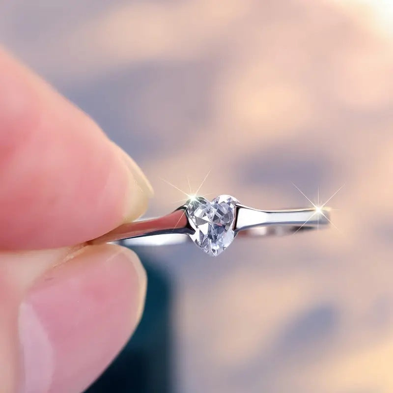 Kaunis Sormus ainutlaatuisella tyylillä