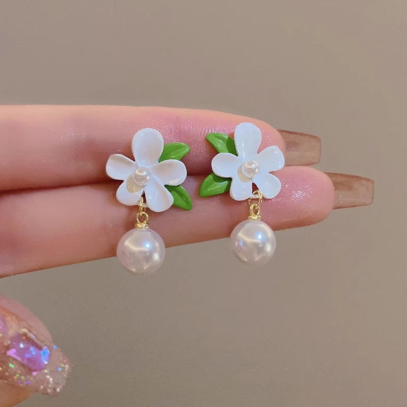 Hurmaava Helmi Korvarengas jokaiseen tilaisuuteen