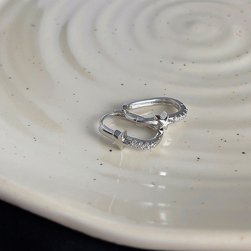 Kaunis Korvarengas ainutlaatuisella tyylillä