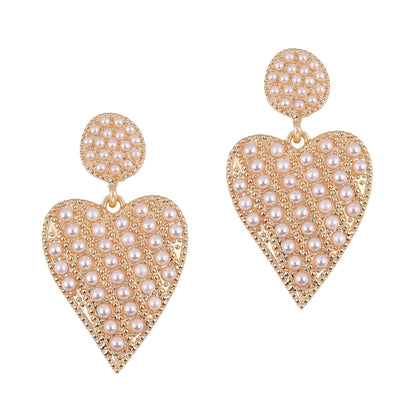 Hurmaava Helmi Korvarengas jokaiseen tilaisuuteen