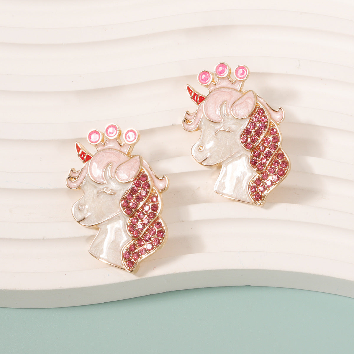 Klassinen Korvarengas ajattomalla viehätyksellä