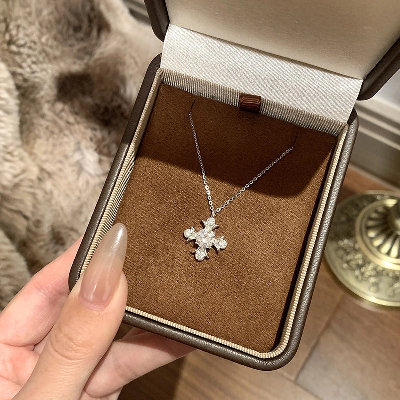 Kaunis Koru ainutlaatuisella tyylillä