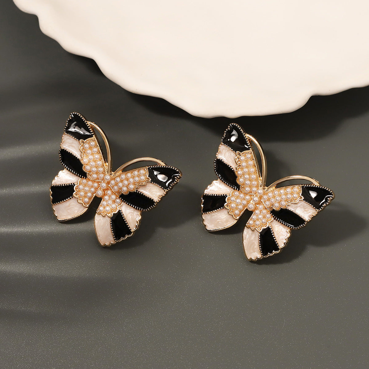 Elegantti Helmi Korvarengas jokaiseen tilaisuuteen