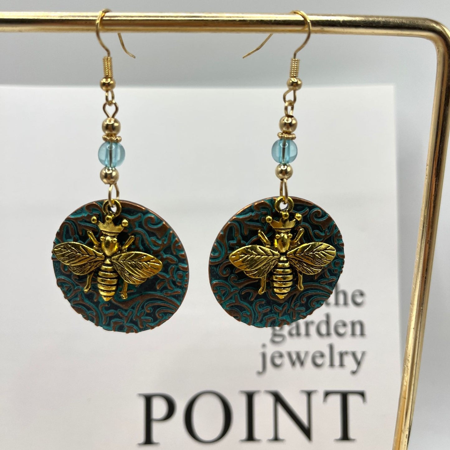 Kaunis Korvarengas ainutlaatuisella tyylillä