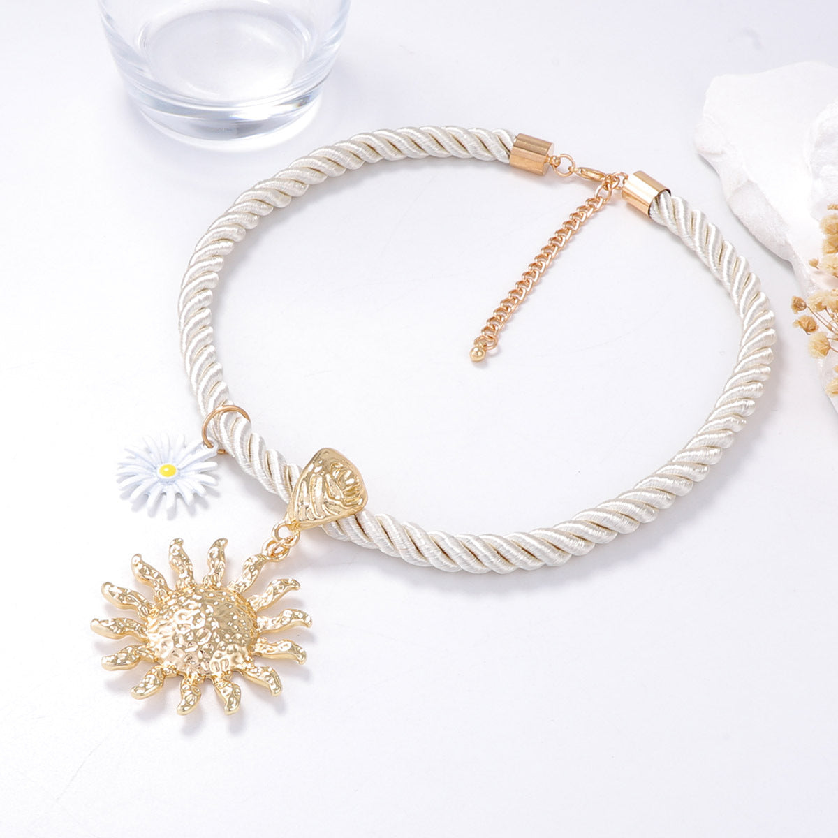 Herkkä käsityö Kaulakoru