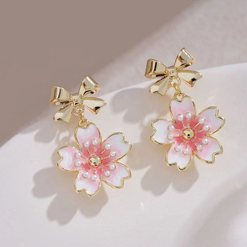 Kaunis Korvarengas ainutlaatuisella tyylillä