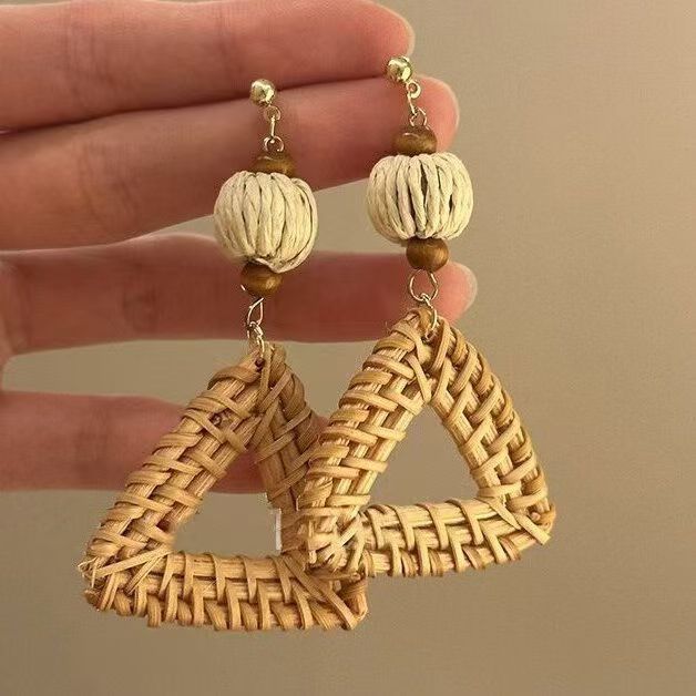 Kaunis Korvarengas ainutlaatuisella tyylillä