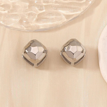 Klassinen Korvarengas ajattomalla viehätyksellä