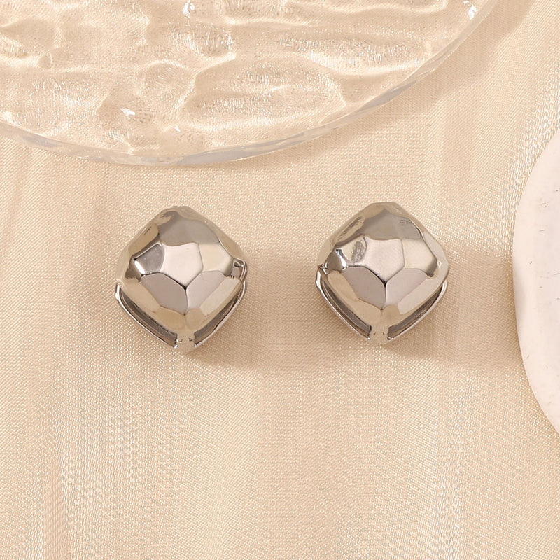 Klassinen Korvarengas ajattomalla viehätyksellä