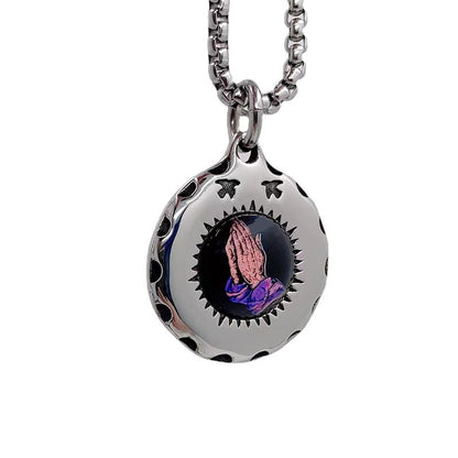 Klassinen Riipus ajattomalla viehätyksellä