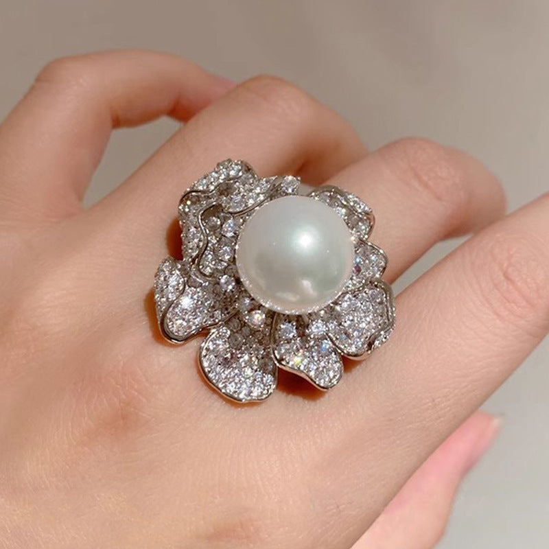 Kaunis Sormus ainutlaatuisella tyylillä